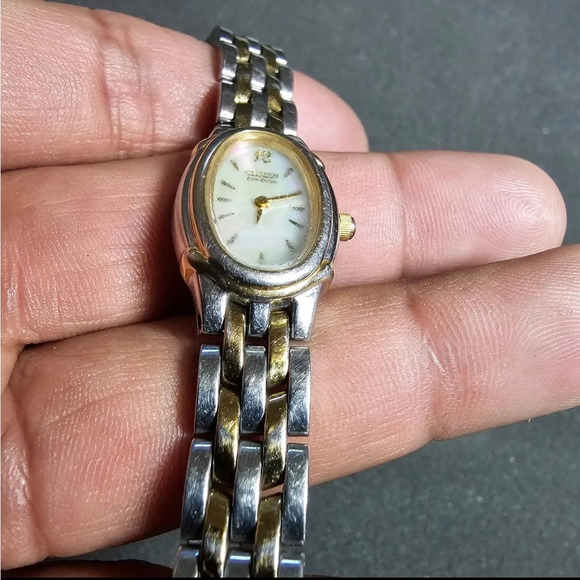 Citizen Ecodrive Ladies Watch MOP Dial NOT WORKING For Parts/Repair b020-h23923 - Picture 2 of 9